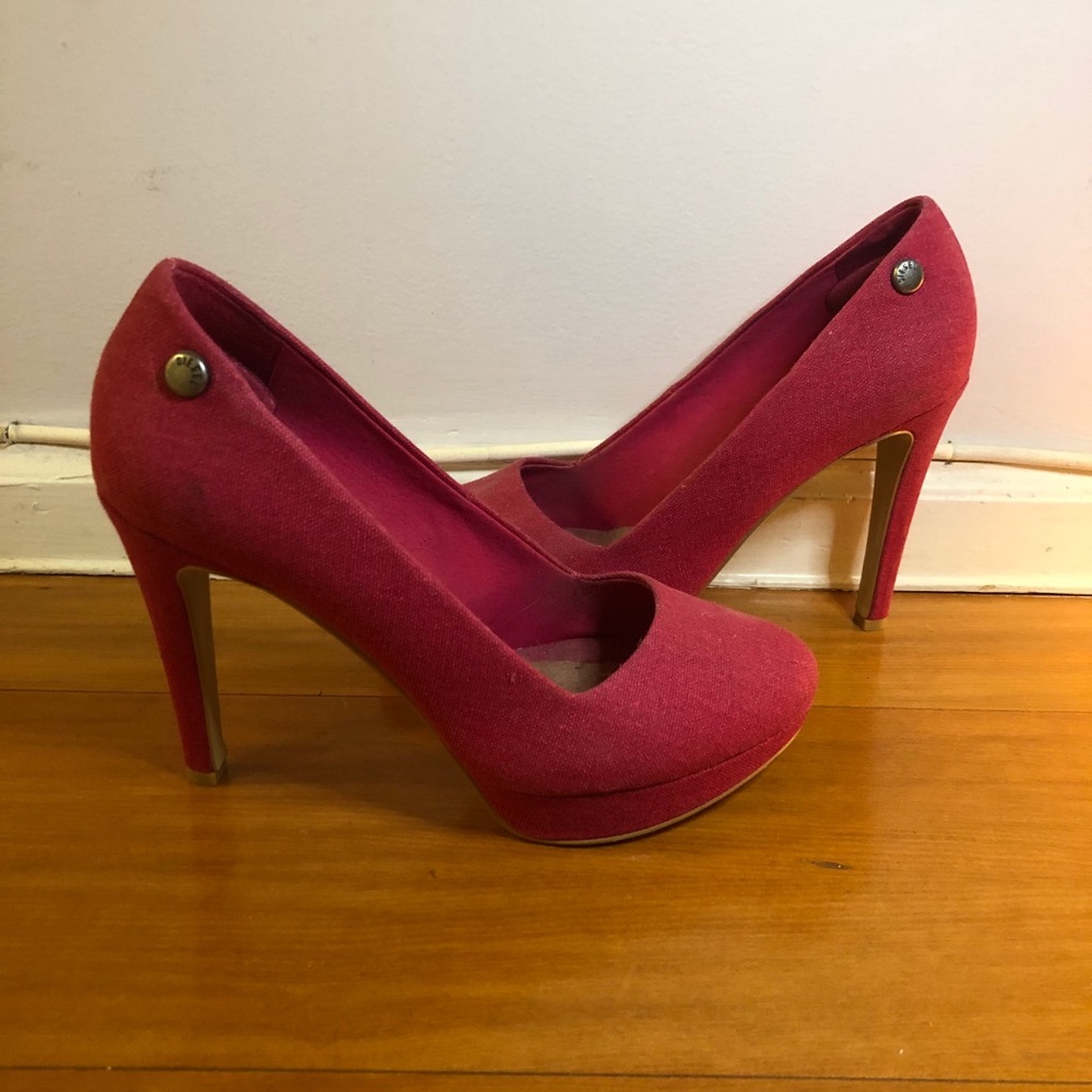 Hot pink pumps